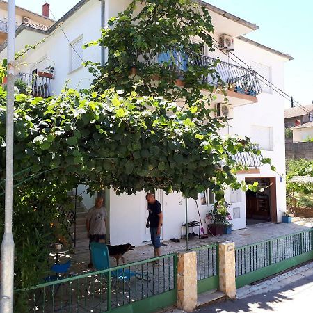 Apartments Luki Trogir Bagian luar foto