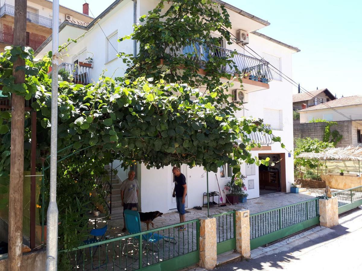 Apartments Luki Trogir Bagian luar foto